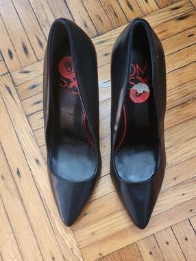 Donald J. Pliner Black Leather Pointed Toe Pumps